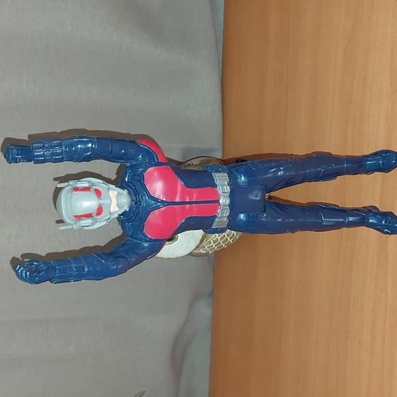 Hasbro marvel Titan hero series Ant-Man 12-in action figure. Great condition! - Picture 8 of 10